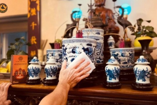 Hướng dẫn bao sái bàn thờ đón lộc vào nhà